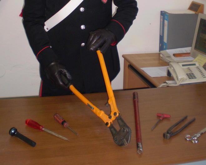 Rubano undici termosifoni Arrestati tre romeni 