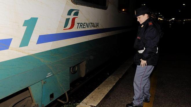 Investito dal treno in corsa, grave uomo di 33 anni