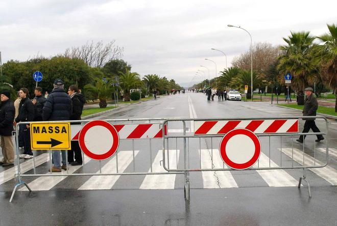 Viale chiuso, i ciclisti imparano la disciplina 