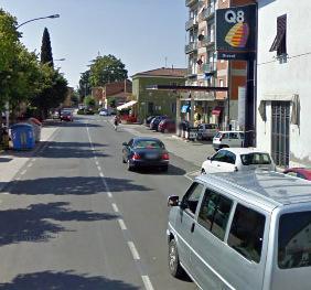 Strappano la borsa all’edicolante 