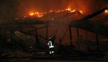 Rogo nella notte: distrutto il ristorante La Lampara a Torre del Lago 