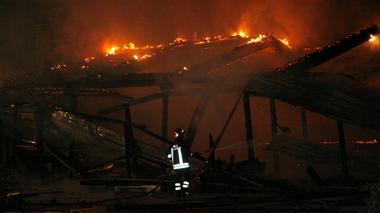Rogo nella notte: distrutto il ristorante La Lampara a Torre del Lago
