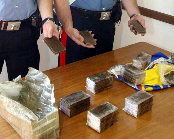 Carabiniere fuori servizio blocca spacciatore con 70mila euro di droga a Empoli 