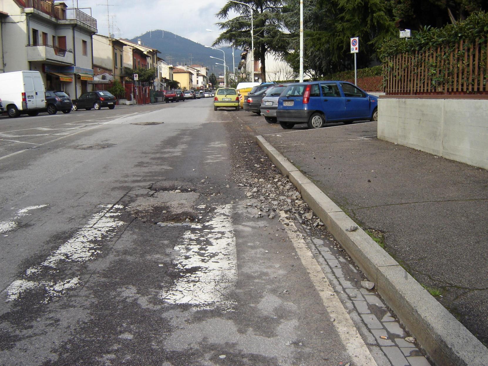 Rimosso l’olio, riaperta via di Cantagallo 