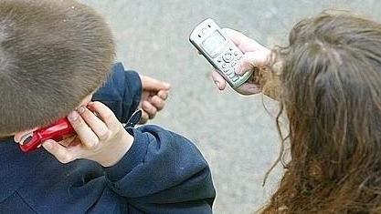 Tutti i bimbi col cellulare, e i genitori sono più sereni