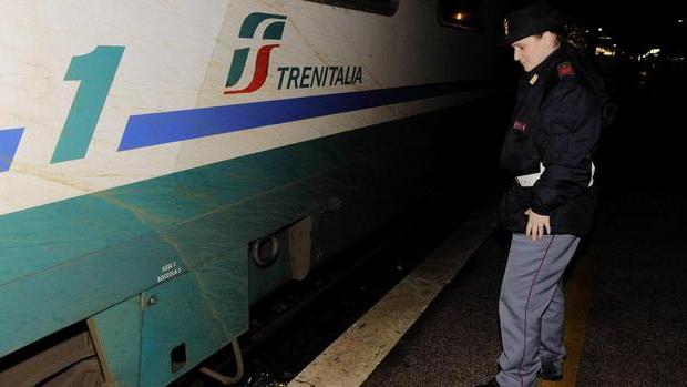 Travolto dal treno in corsa: gravissimo L’uomo, 33 anni, è rimasto sotto il convoglio