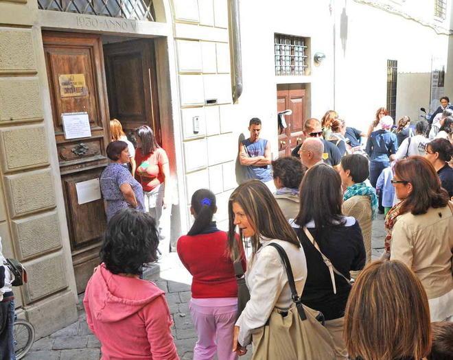 Scritta razzista a Pistoia: condanna della Caritas 