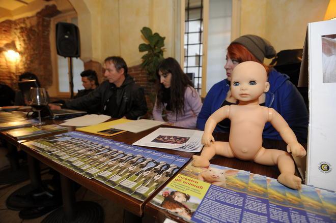 Cartello choc dei vegani, è guerra 