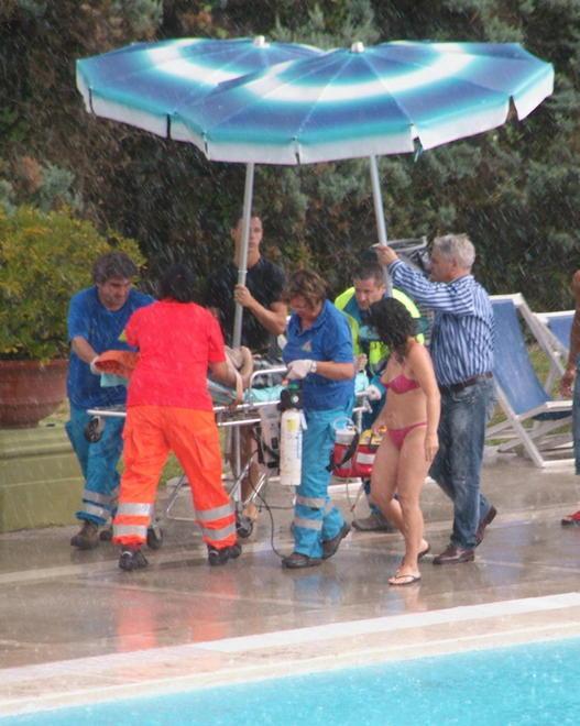 Ventenne morì in piscina assolti i due bagnini