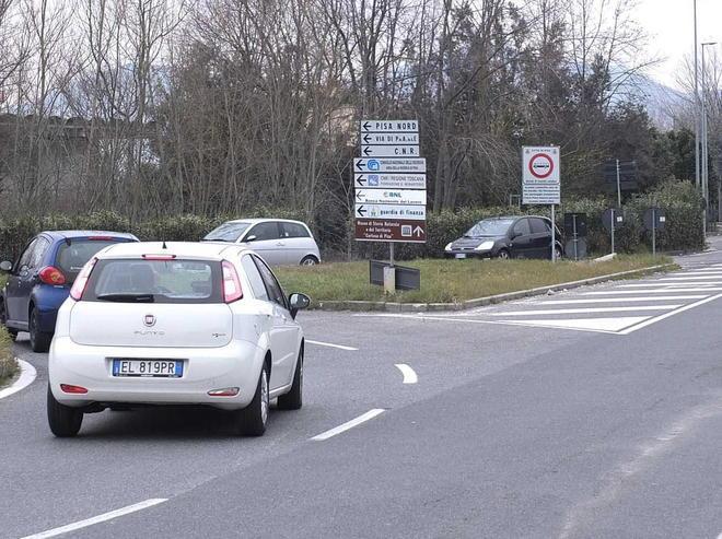 Pedone travolto da un’auto Via Moruzzi ora fa paura 