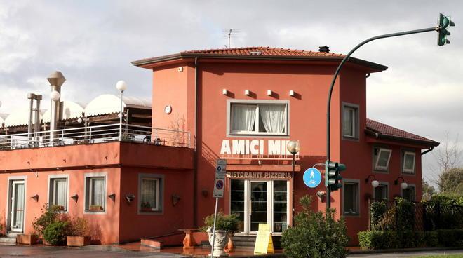 Amici Miei chiude per i troppi debiti verso il Comune