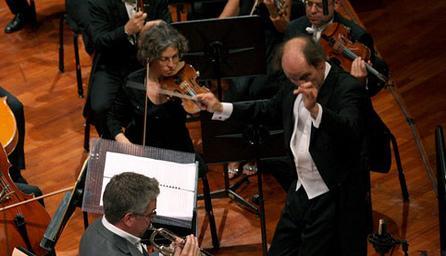 Stasera c’è l’Ort con la bacchetta di Peter Rundel 