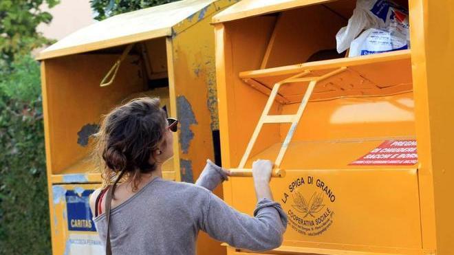 Il 20% degli abiti usati gettato nel non riciclabile