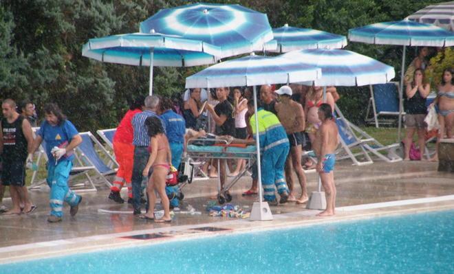 Annegò in piscina, assolti i due bagnini 