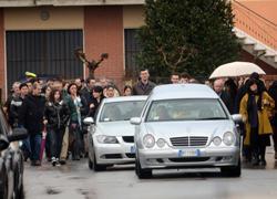 L’addio a Francesco: «Ti porteremo sempre con noi» 