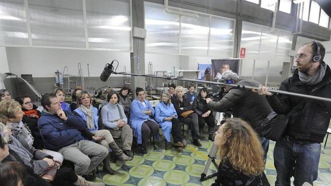 Costrette a vivere con i soldi dei genitori: l’8 marzo alla Mabro