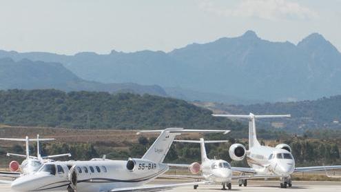 Coronavirus in Sardegna, slitta al 17 maggio la riapertura degli aeroporti per i voli privati