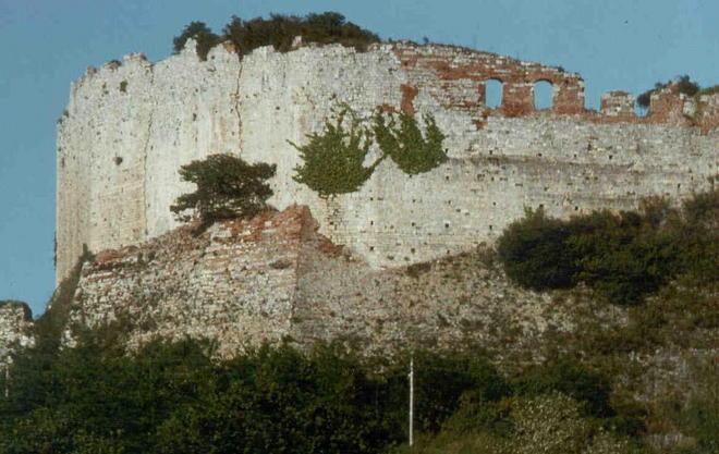 Rocca di Ripafratta a rischio crollo ma non si fa niente