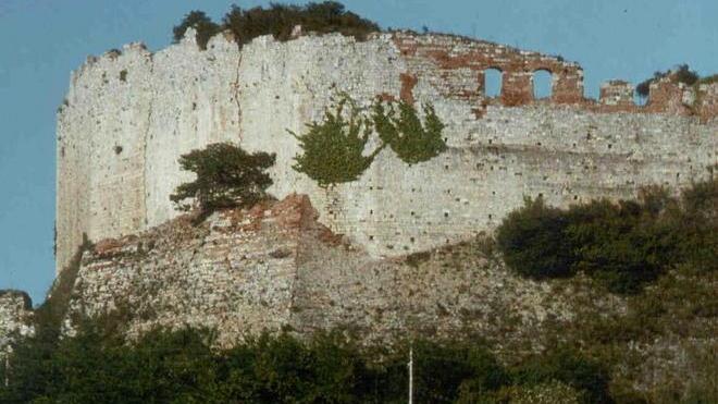 Rocca di Ripafratta a rischio crollo ma non si fa niente