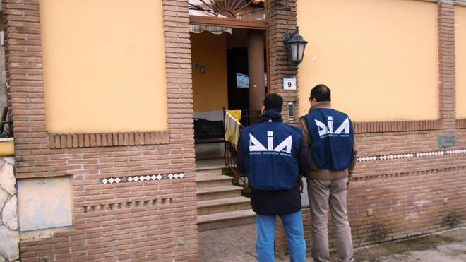Oltre alle forze di polizia serve la politica
