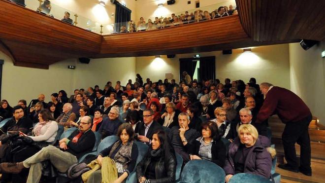 “Maternità blues” va in scena stasera al teatro Verdi