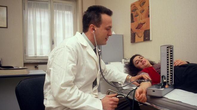 Sanità in crisi, di notte guardia medica privata