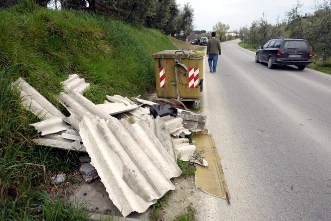 Amianto da smaltire, il Comune aumenta i contributi ai privati 
