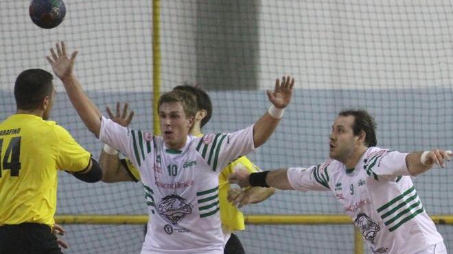 Pallamano, l’Ambra a un passo dai playoff