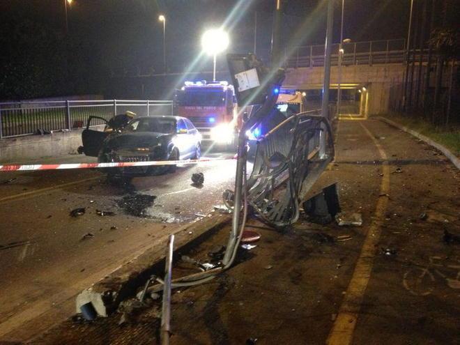 Giovane si schianta contro il guard rail: tasso alcolico 4 volte oltre il limite 