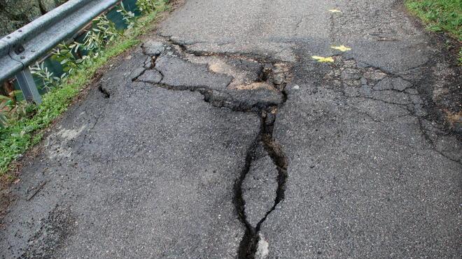 Strada chiusa per frana, ma il Comune non la può riparare