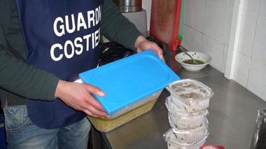 Operazione “Aragosta”, nel piatto finiva pesce congelato