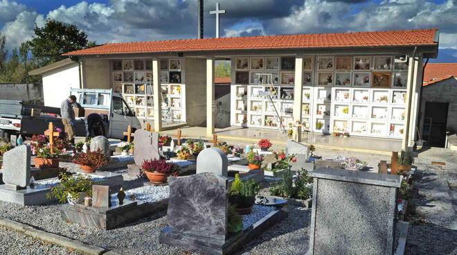 Valenzatico, rubate al cimitero tutte le grondaie di rame