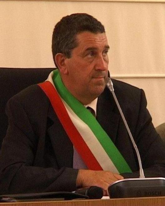 Il sindaco: la piscina è sicura 