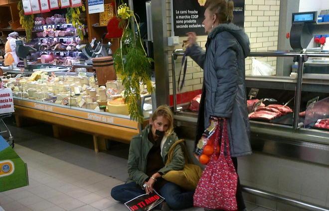 In terra o nel carrello e piene di lividi: il j’accuse delle donne 