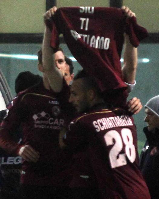 Tutti uniti: «Sfortunati ma siamo vivi» 
