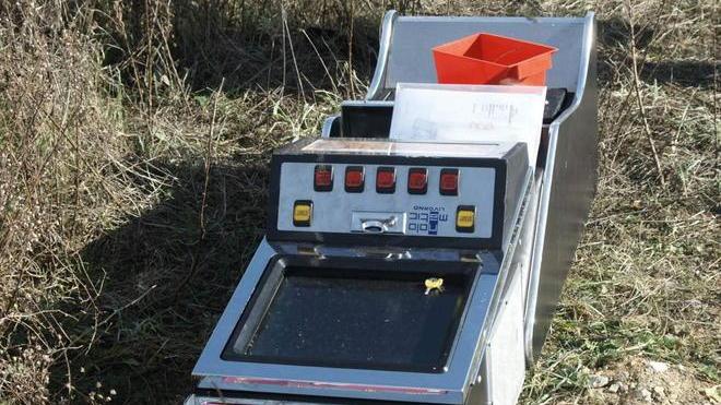 Ladri maldestri nel circolo di Fucecchio: fuggono a mani vuote
