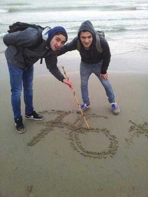 Tanti studenti pratesi a Viareggio per il rito dei “cento giorni” 