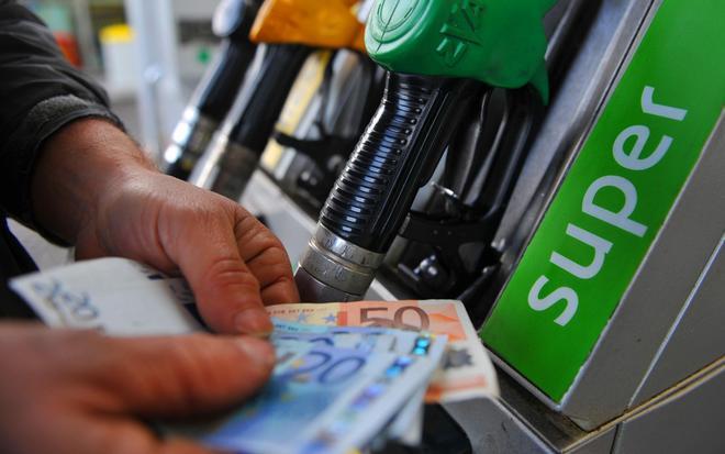 La Guardia di finanza scopre tre distributori di benzina truccati 