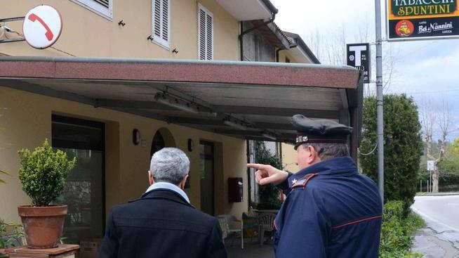 Picchiato e rapinato in casa «Mi urlavano “ti ammazziamo”»