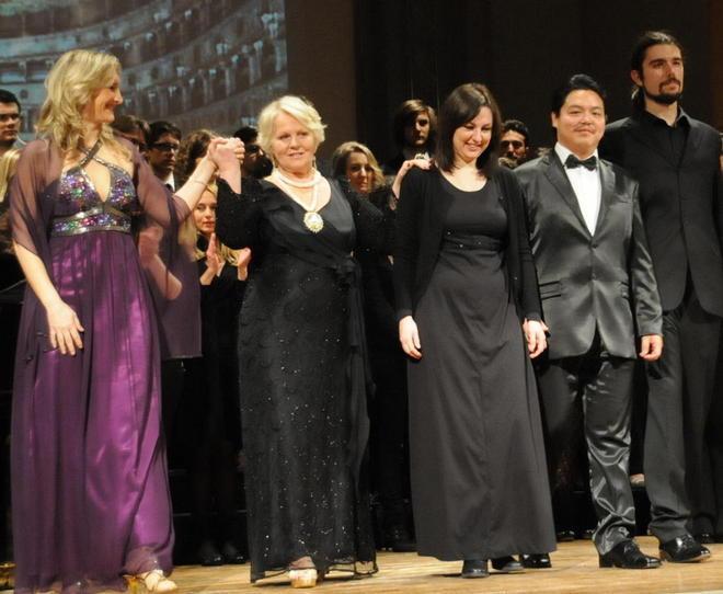 Katia Ricciarelli si esibisce con i ragazzi del Boccherini