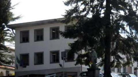 70enne sviene in un campo ferito al volto da una scheggia