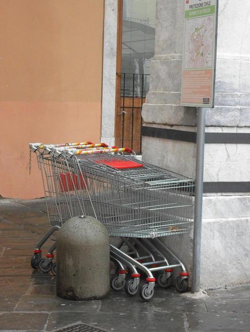 Carrelli sotto le logge 