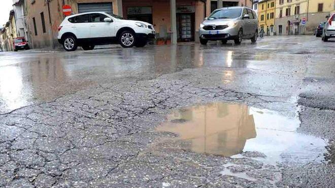 Le strade come gruviera, trecento segnalazioni