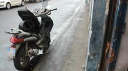 Sbanda con lo scooter e finisce contro il muro di un'officina, è grave