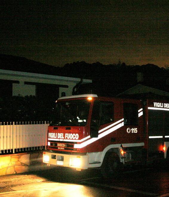 Frana tra le case a Camaiore tre famiglie sono state evacuate 