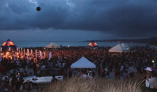 Addio Circo Nero Stop alle feste di notte sulla spiaggia 