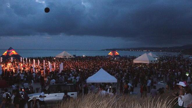 Addio Circo Nero Stop alle feste di notte sulla spiaggia