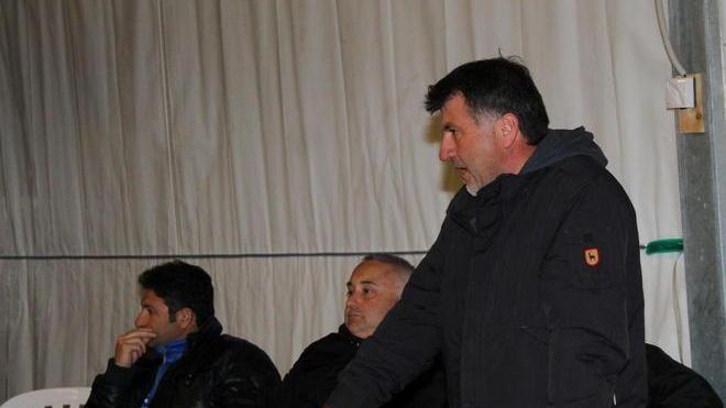 Intanto il ponte resta chiuso: rabbia e sit in