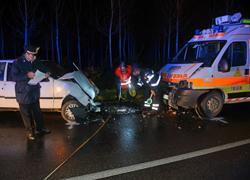 Ambulanza si scontra con un’auto: quattro feriti 