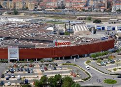 Rubano pinoli e altri alimentari: 4 denunciati 